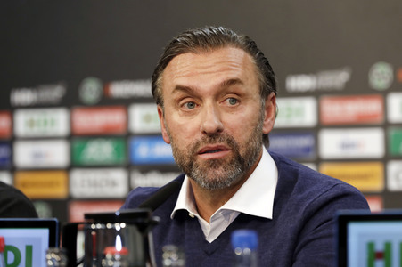 Pressekonferenz des neuen Cheftrainers von Hannover 96 in Hannover