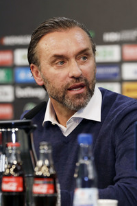 Pressekonferenz des neuen Cheftrainers von Hannover 96 in Hannover
