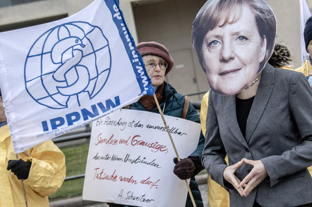 Demonstration 'Reden statt rüsten! INF-Vertrag retten!' in Berlin