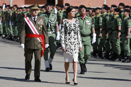 Flaggenzeremonie mit Königin Letizia in Paracuellos de Jarama