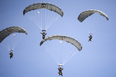 Flaggenzeremonie mit Königin Letizia in Paracuellos de Jarama
