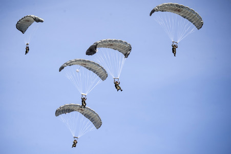 Flaggenzeremonie mit Königin Letizia in Paracuellos de Jarama