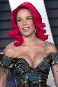 Vanity Fair Oscar Party 2019 in Beverly Hills