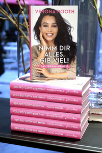 Buchsignierstunde mit Verona Pooth in München