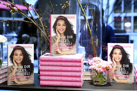 Buchsignierstunde mit Verona Pooth in München