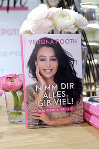 Buchsignierstunde mit Verona Pooth in München