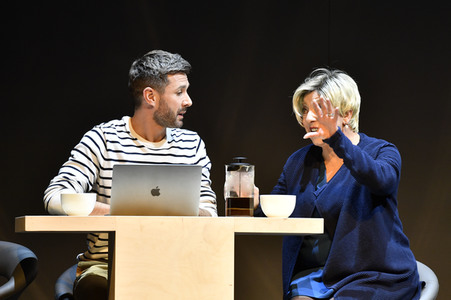 Theaterprobe 'Monsieur Pierre geht online' in Berlin