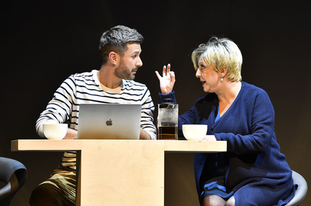 Theaterprobe 'Monsieur Pierre geht online' in Berlin