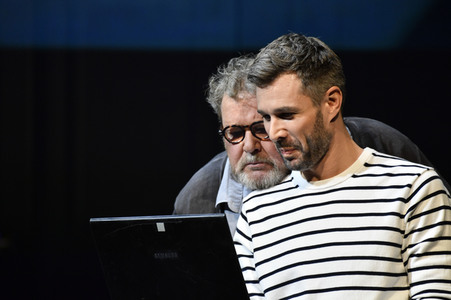 Theaterprobe 'Monsieur Pierre geht online' in Berlin
