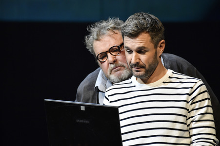 Theaterprobe 'Monsieur Pierre geht online' in Berlin
