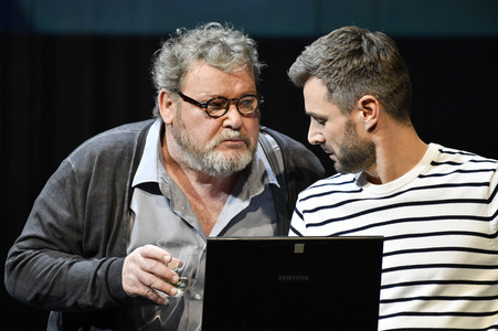 Theaterprobe 'Monsieur Pierre geht online' in Berlin
