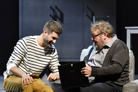 Theaterprobe 'Monsieur Pierre geht online' in Berlin