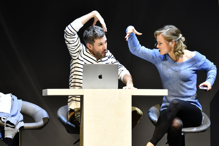 Theaterprobe 'Monsieur Pierre geht online' in Berlin