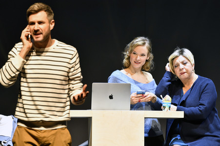 Theaterprobe 'Monsieur Pierre geht online' in Berlin
