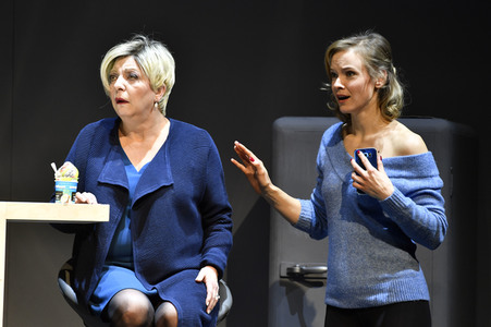 Theaterprobe 'Monsieur Pierre geht online' in Berlin