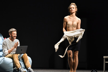 Theaterprobe 'Monsieur Pierre geht online' in Berlin