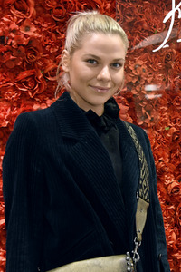 Modepräsentation 'Kendall + Kylie' in Köln