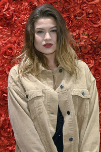 Modepräsentation 'Kendall + Kylie' in Köln