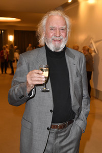 Theaterpremiere 'Monsieur Pierre geht online' in Berlin