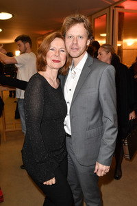 Theaterpremiere 'Monsieur Pierre geht online' in Berlin