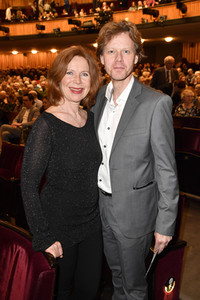 Theaterpremiere 'Monsieur Pierre geht online' in Berlin