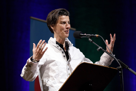 Maryam Zaree, Lena Gorelik und Carolin Emcke auf der lit.cologne 2019 in Köln