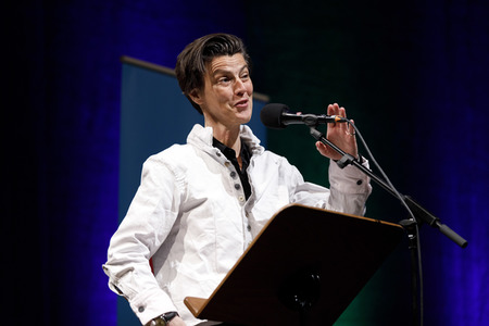 Maryam Zaree, Lena Gorelik und Carolin Emcke auf der lit.cologne 2019 in Köln