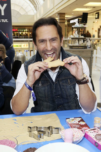 Promi-Osterbacken in Hamburg