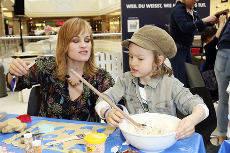 Promi-Osterbacken in Hamburg
