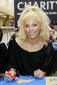 Promi-Osterbacken in Hamburg