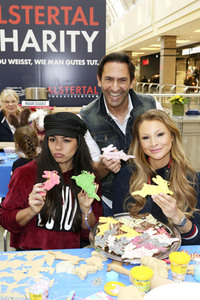 Promi-Osterbacken in Hamburg