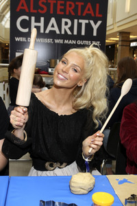 Promi-Osterbacken in Hamburg