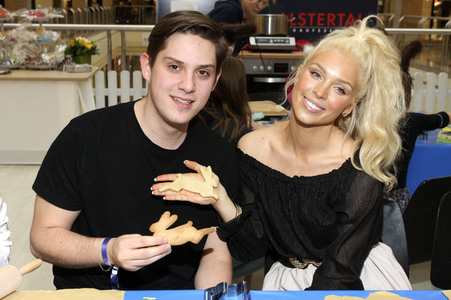 Promi-Osterbacken in Hamburg