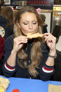 Promi-Osterbacken in Hamburg