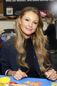 Promi-Osterbacken in Hamburg