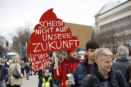 Schülerdemonstration 'Fridays for Future' in Berlin