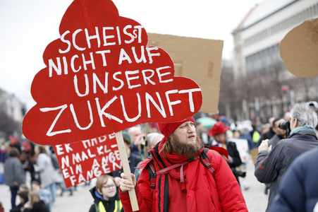 Schülerdemonstration 'Fridays for Future' in Berlin
