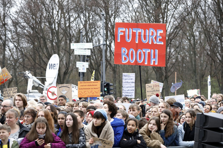 Schülerdemonstration 'Fridays for Future' in Berlin