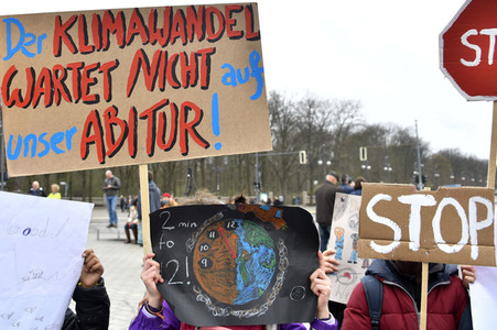 Schülerdemonstration 'Fridays for Future' in Berlin