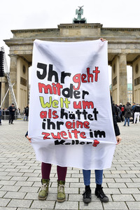 Schülerdemonstration 'Fridays for Future' in Berlin