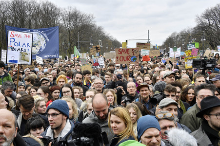 Schülerdemonstration 'Fridays for Future' in Berlin