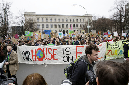 Schülerdemonstration 'Fridays for Future' in Berlin