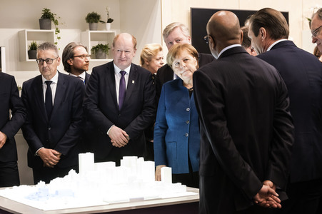 Eröffnungsrundgang der Kanzlerin auf der Hannover Messe 2019