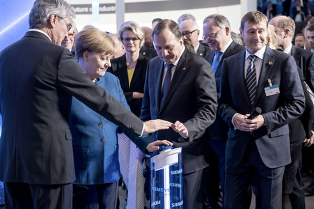 Eröffnungsrundgang der Kanzlerin auf der Hannover Messe 2019