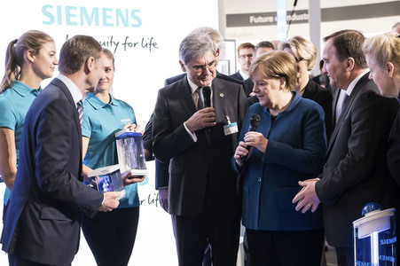 Eröffnungsrundgang der Kanzlerin auf der Hannover Messe 2019