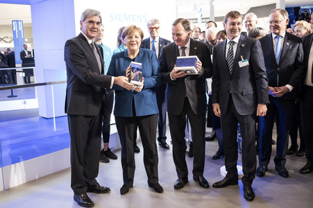 Eröffnungsrundgang der Kanzlerin auf der Hannover Messe 2019