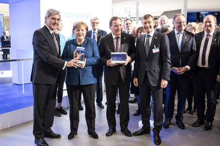 Eröffnungsrundgang der Kanzlerin auf der Hannover Messe 2019