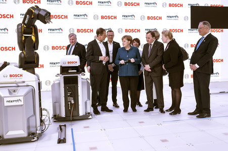 Eröffnungsrundgang der Kanzlerin auf der Hannover Messe 2019