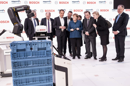 Eröffnungsrundgang der Kanzlerin auf der Hannover Messe 2019