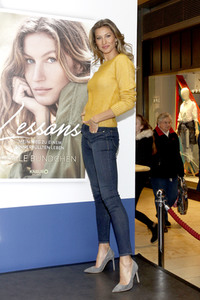 Buchsignierstunde mit Gisele Bündchen in Hamburg